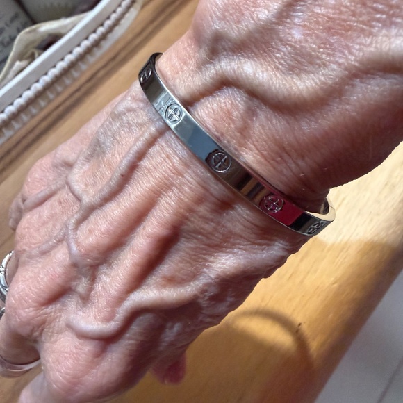 NWT OS SILVER TONE LOVE BRACELET - Picture 2 of 5